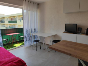 Studio zen avec balcon en plein centre